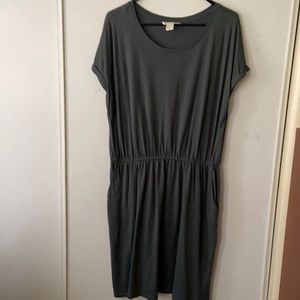 Basic green dress